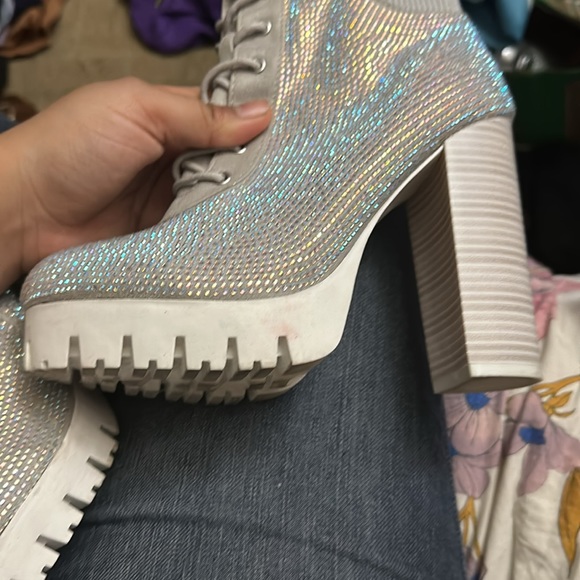 Super cute white heeled boots with sparkle - Picture 3 of 5